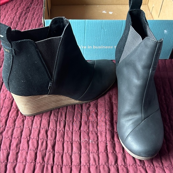 Toms Black Ankle Booties with Tan Wedge - Picture 1 of 12